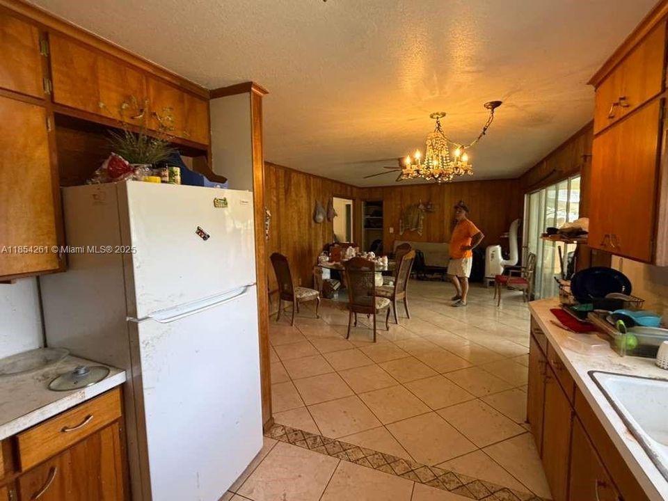 待售: $260,000 (3 贝兹, 2 浴室, 1569 平方英尺)