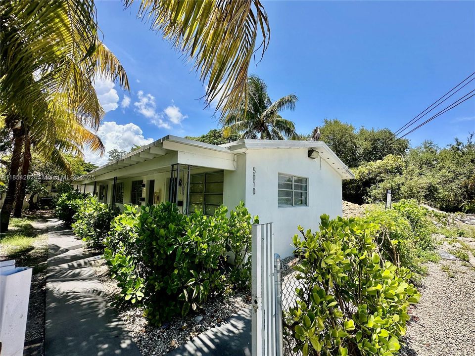 Active With Contract: $1,375 (0 beds, 1 baths, 0 Square Feet)