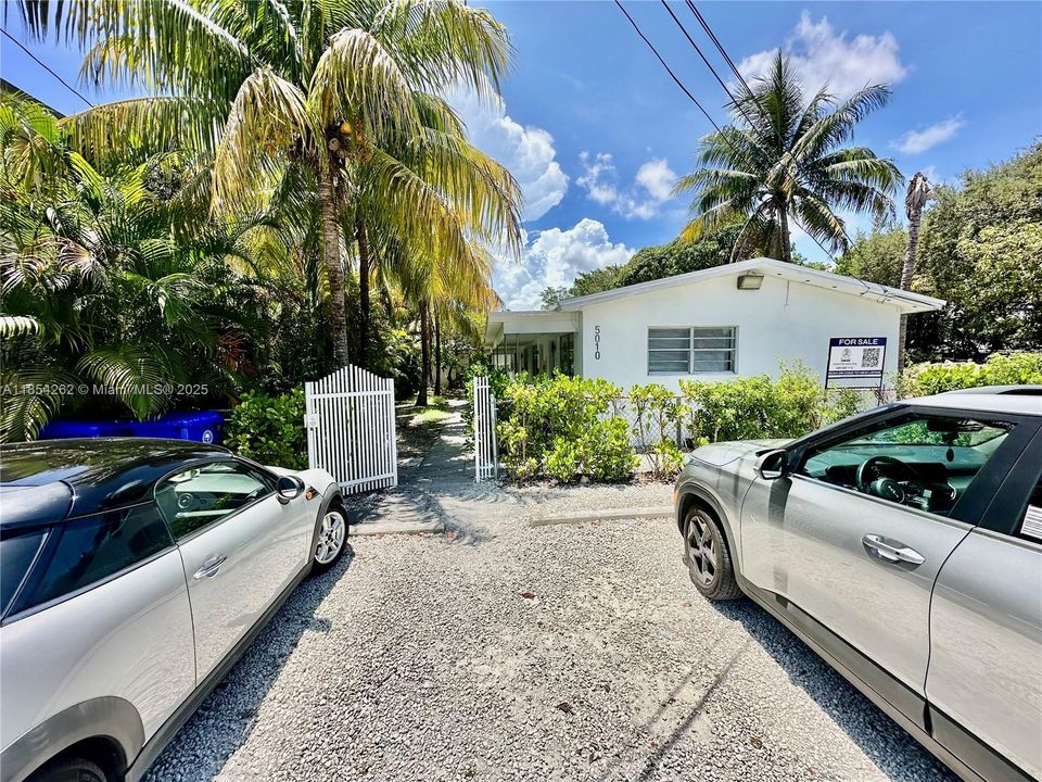 Active With Contract: $1,375 (0 beds, 1 baths, 0 Square Feet)