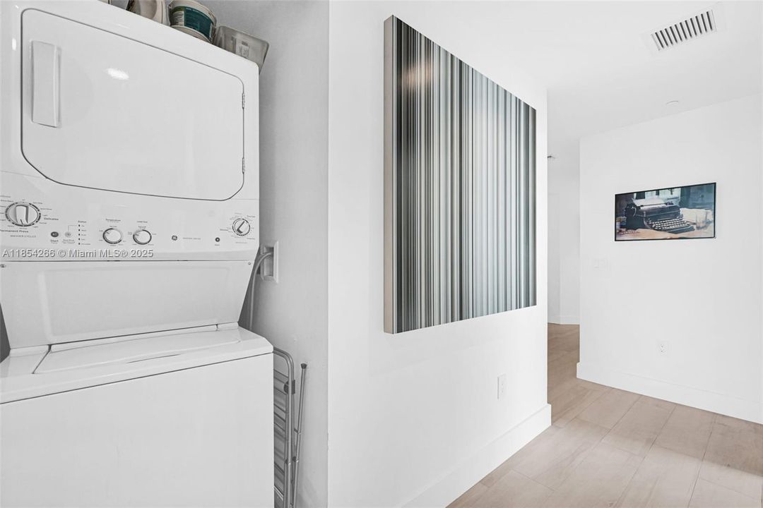 En Venta: $1,450,000 (3 camas, 3 baños, 1646 Pies cuadrados)