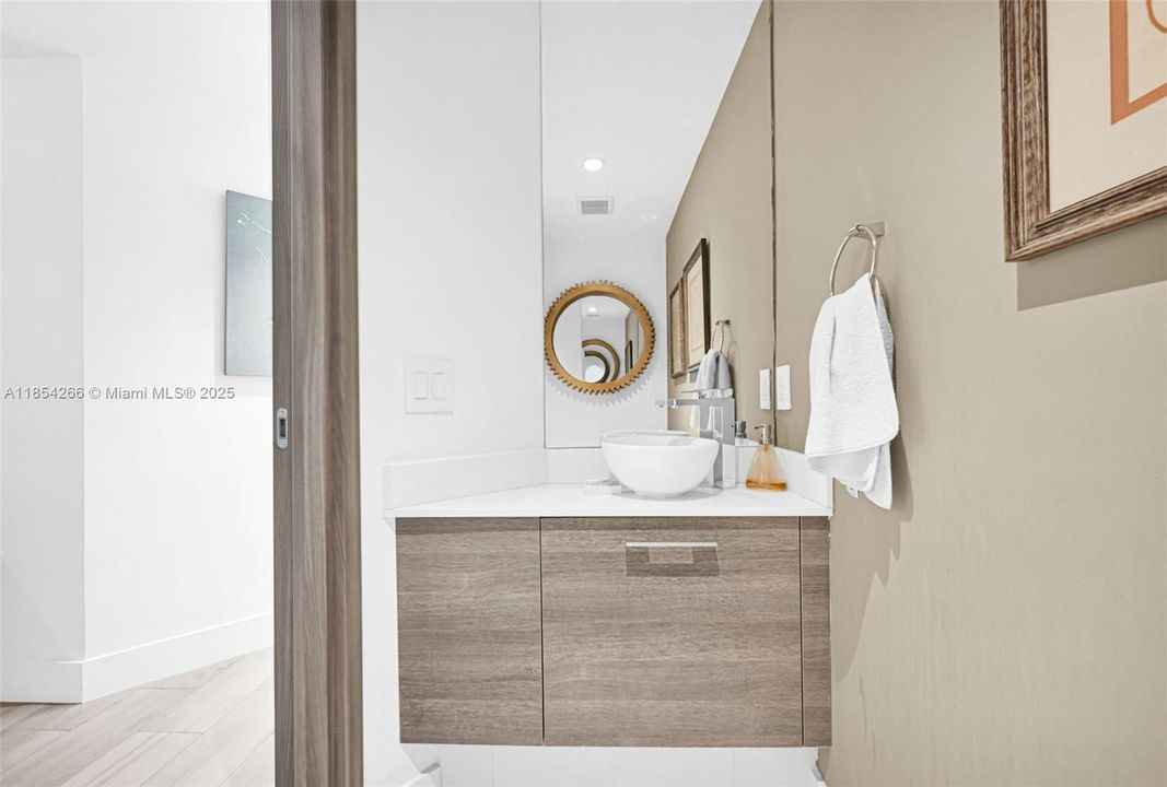 En Venta: $1,450,000 (3 camas, 3 baños, 1646 Pies cuadrados)