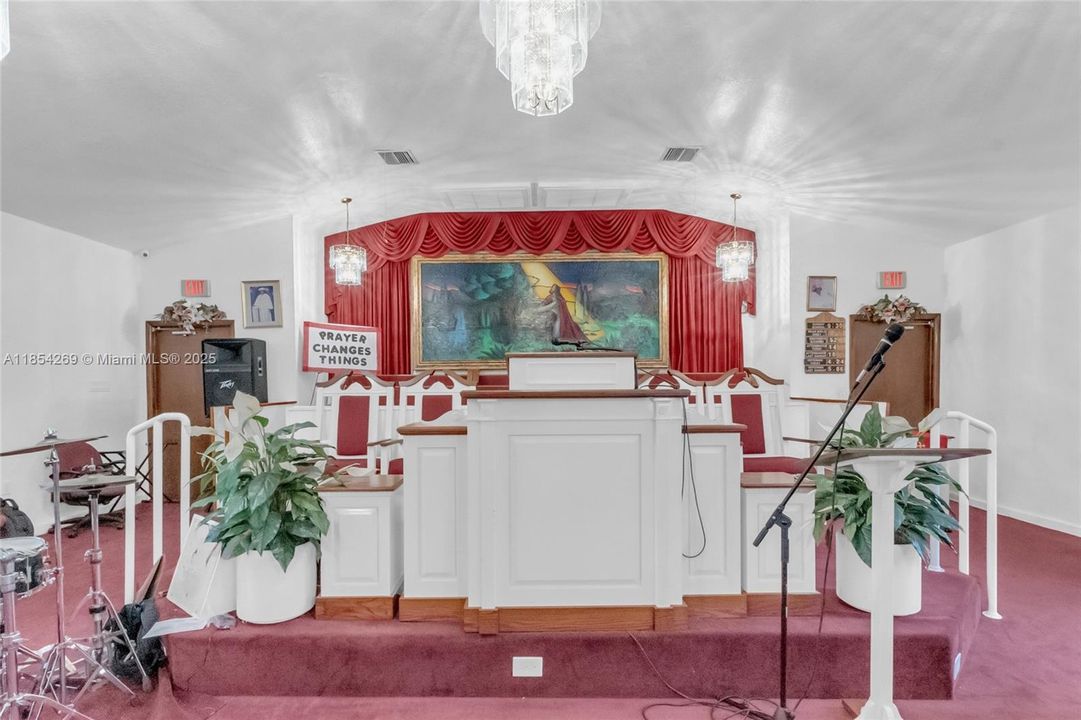 合同活跃: $700,000 (0 贝兹, 0 浴室, 0 平方英尺)