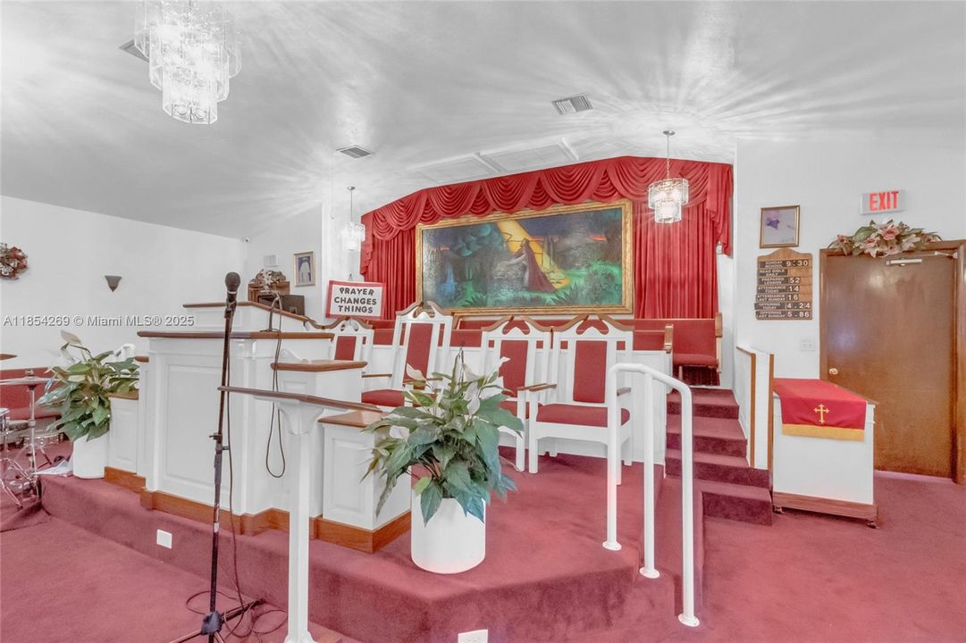 合同活跃: $700,000 (0 贝兹, 0 浴室, 0 平方英尺)