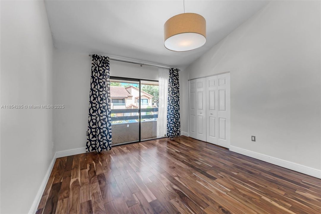 Recently Rented: $3,100 (2 beds, 1 baths, 970 Square Feet)