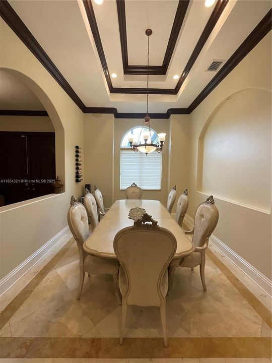 最近租的: $8,500 (4 贝兹, 3 浴室, 2852 平方英尺)