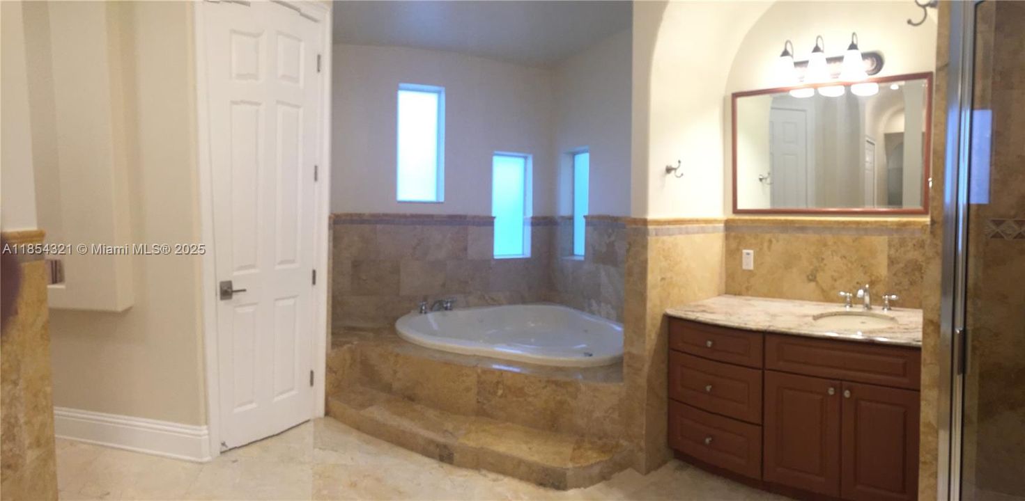 最近租的: $8,500 (4 贝兹, 3 浴室, 2852 平方英尺)