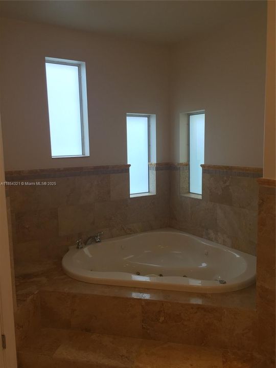 最近租的: $8,500 (4 贝兹, 3 浴室, 2852 平方英尺)