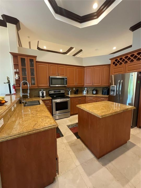 最近租的: $8,500 (4 贝兹, 3 浴室, 2852 平方英尺)