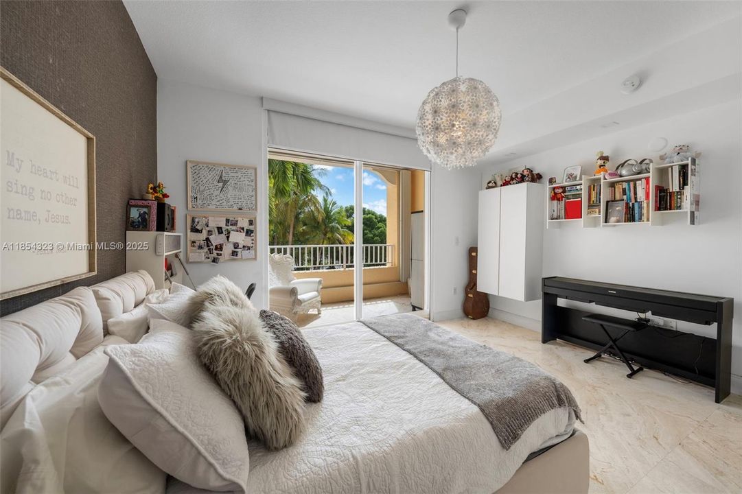 For Sale: $2,550,000 (3 beds, 3 baths, 2174 Square Feet)