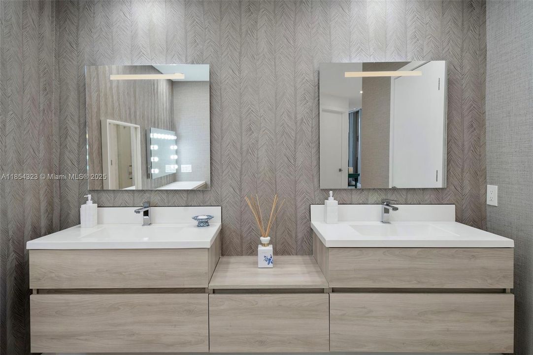 For Sale: $2,550,000 (3 beds, 3 baths, 2174 Square Feet)