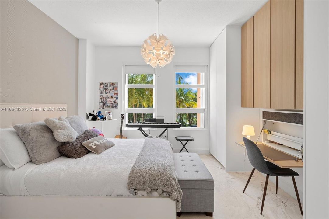 For Sale: $2,550,000 (3 beds, 3 baths, 2174 Square Feet)