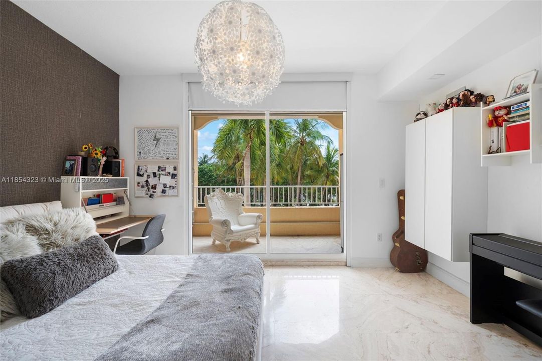 For Sale: $2,550,000 (3 beds, 3 baths, 2174 Square Feet)