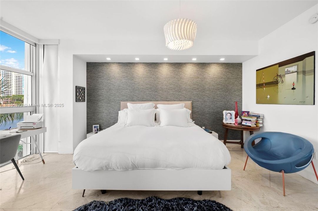 For Sale: $2,550,000 (3 beds, 3 baths, 2174 Square Feet)