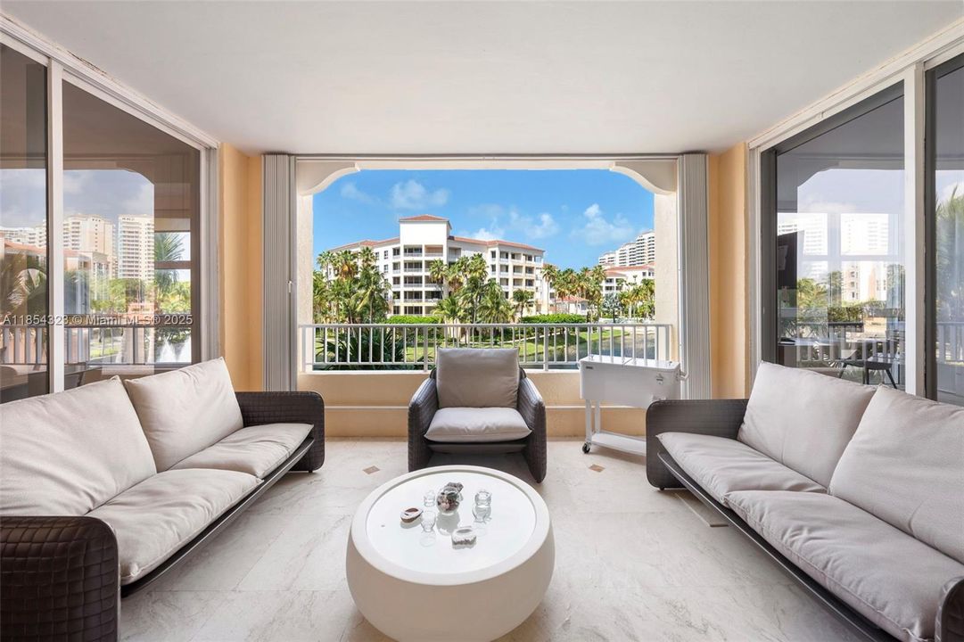 For Sale: $2,550,000 (3 beds, 3 baths, 2174 Square Feet)