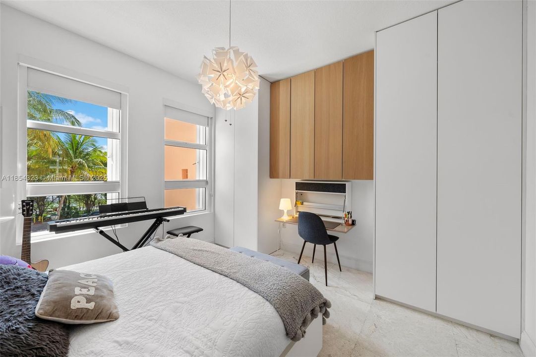 For Sale: $2,550,000 (3 beds, 3 baths, 2174 Square Feet)