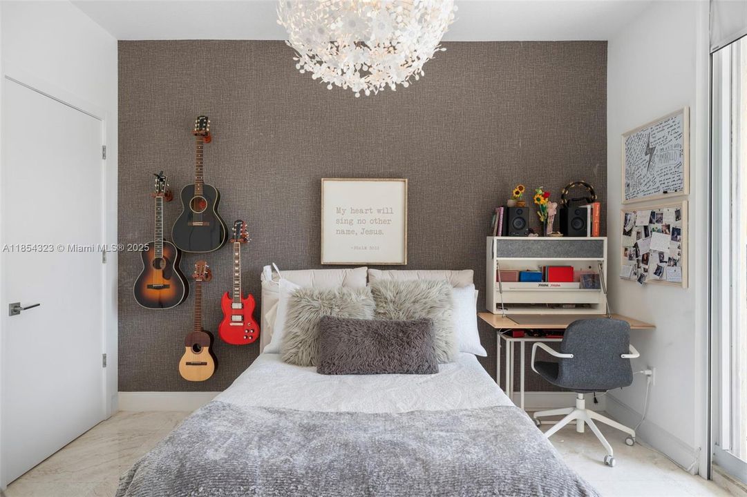 For Sale: $2,550,000 (3 beds, 3 baths, 2174 Square Feet)