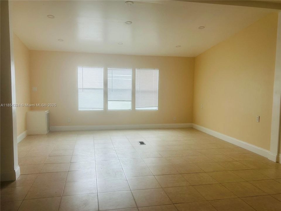 For Sale: $320,000 (3 beds, 2 baths, 1859 Square Feet)