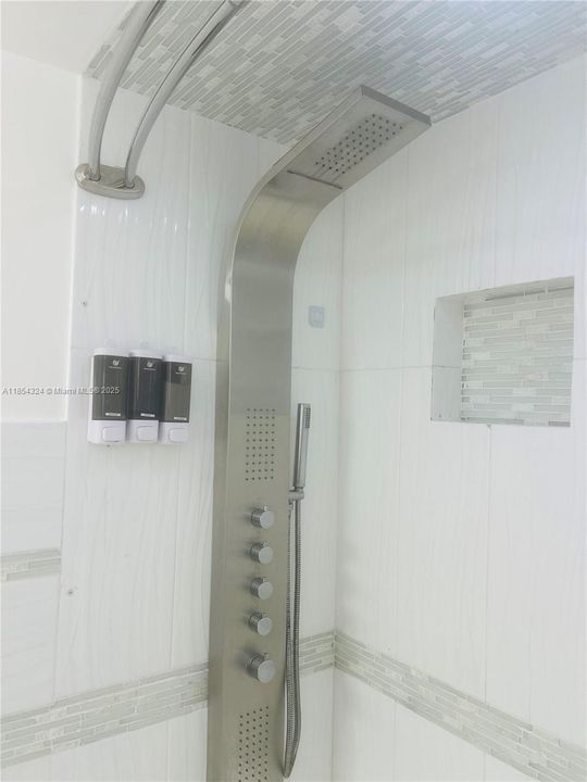 For Sale: $320,000 (3 beds, 2 baths, 1859 Square Feet)