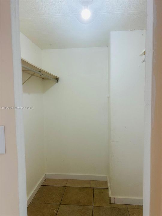 For Sale: $320,000 (3 beds, 2 baths, 1859 Square Feet)