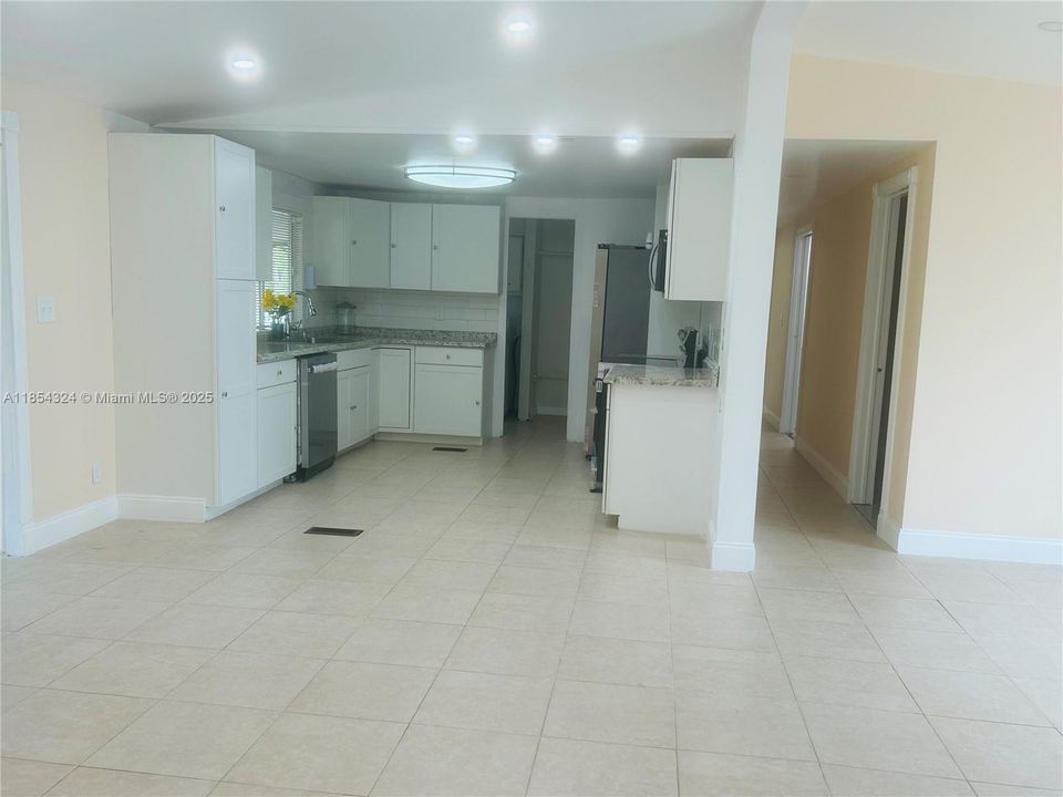 For Sale: $320,000 (3 beds, 2 baths, 1859 Square Feet)