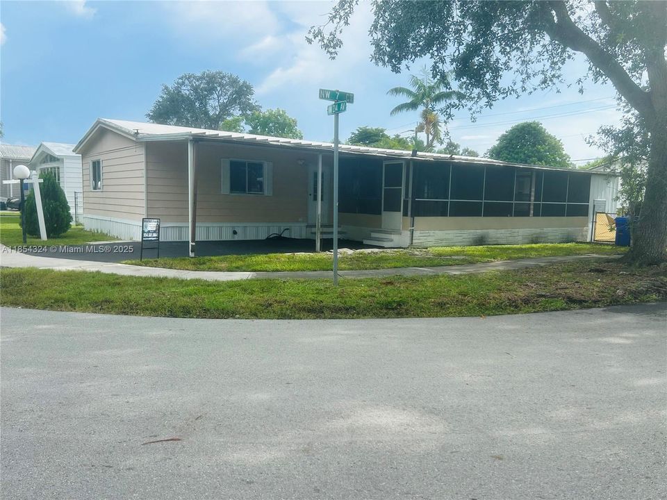 For Sale: $320,000 (3 beds, 2 baths, 1859 Square Feet)