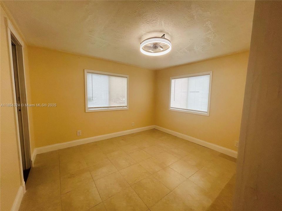 For Sale: $320,000 (3 beds, 2 baths, 1859 Square Feet)