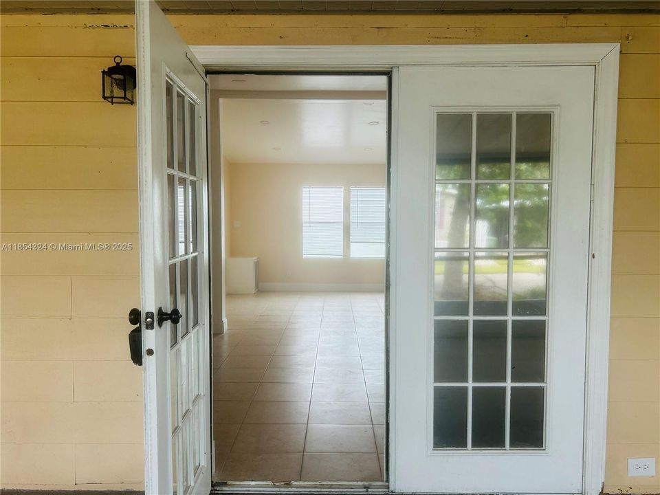 For Sale: $320,000 (3 beds, 2 baths, 1859 Square Feet)