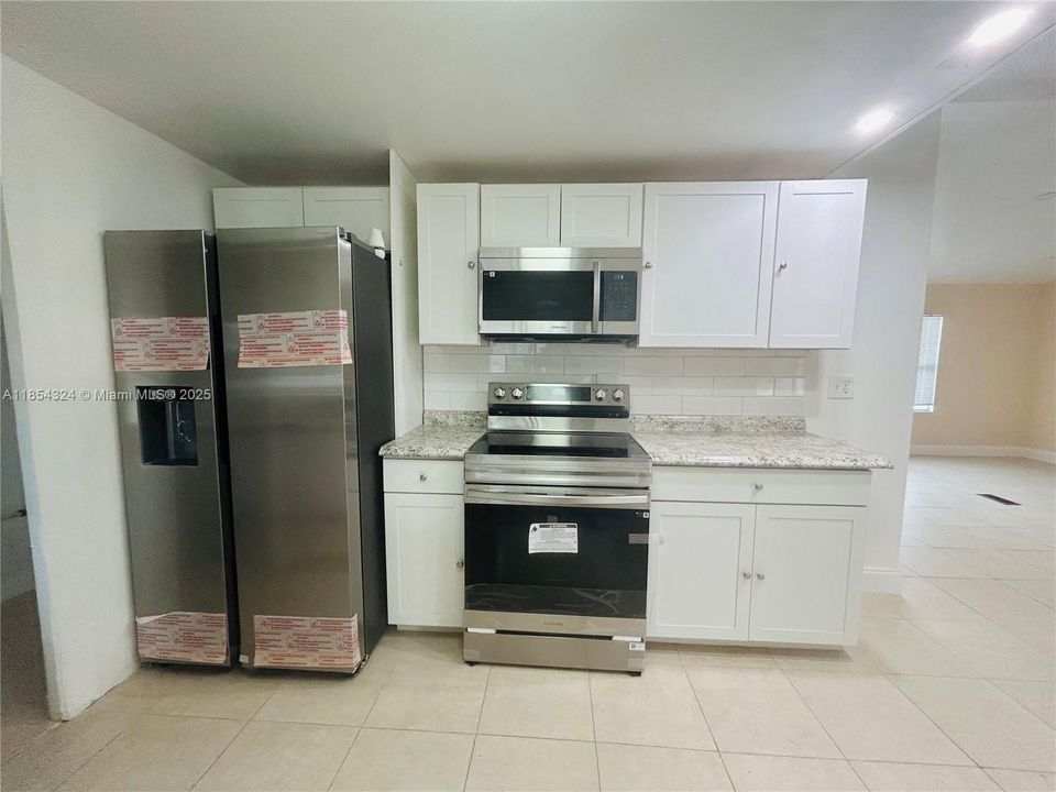 For Sale: $320,000 (3 beds, 2 baths, 1859 Square Feet)