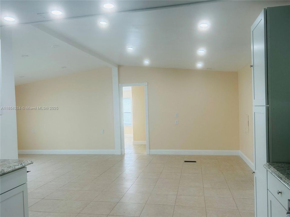 For Sale: $320,000 (3 beds, 2 baths, 1859 Square Feet)