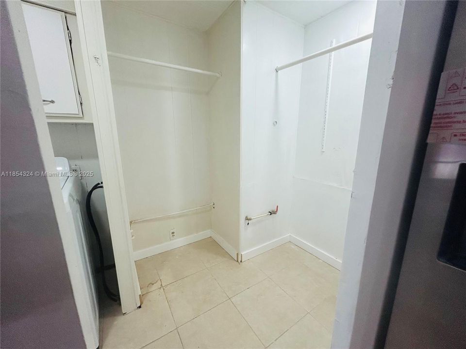 For Sale: $320,000 (3 beds, 2 baths, 1859 Square Feet)