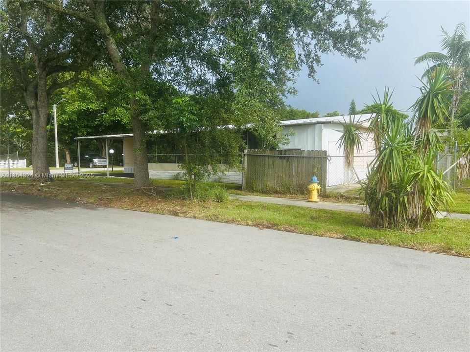 For Sale: $320,000 (3 beds, 2 baths, 1859 Square Feet)