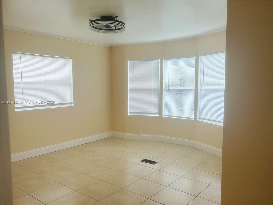 For Sale: $320,000 (3 beds, 2 baths, 1859 Square Feet)