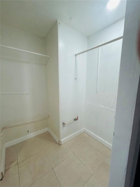 For Sale: $320,000 (3 beds, 2 baths, 1859 Square Feet)