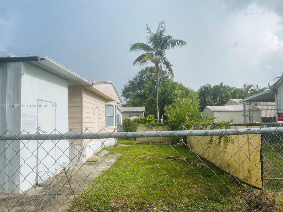 For Sale: $320,000 (3 beds, 2 baths, 1859 Square Feet)