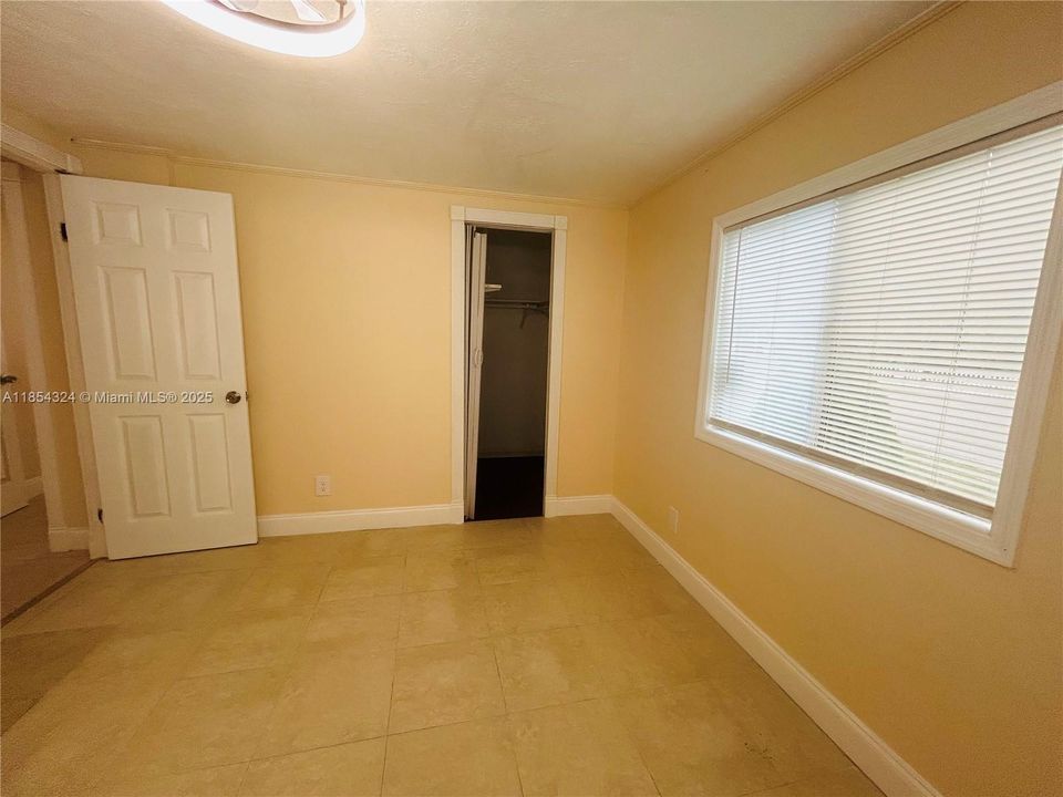 For Sale: $320,000 (3 beds, 2 baths, 1859 Square Feet)