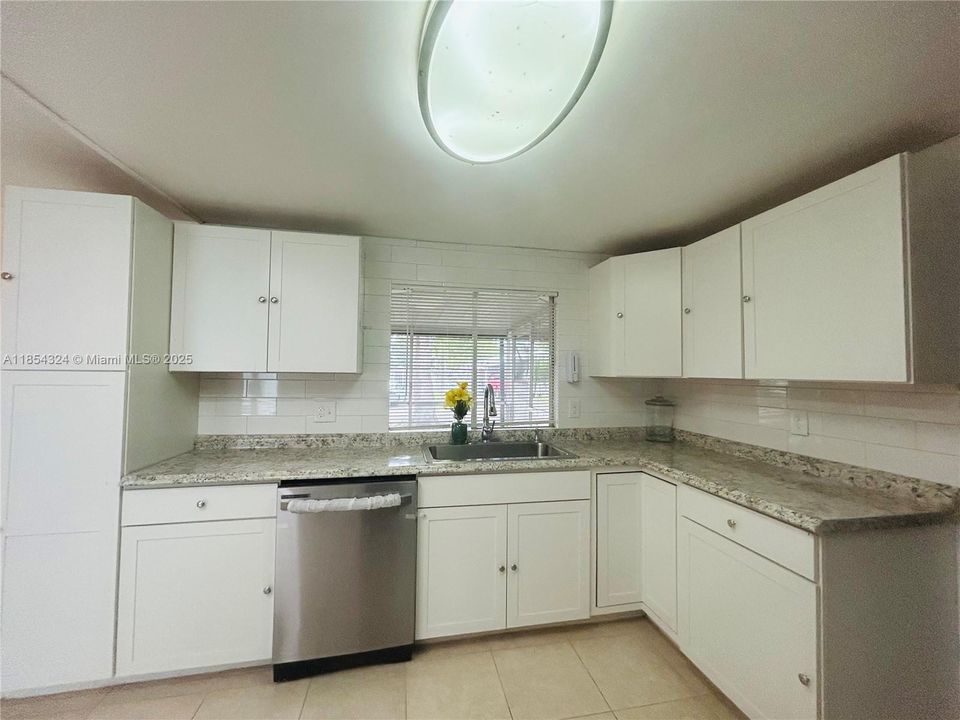 For Sale: $320,000 (3 beds, 2 baths, 1859 Square Feet)