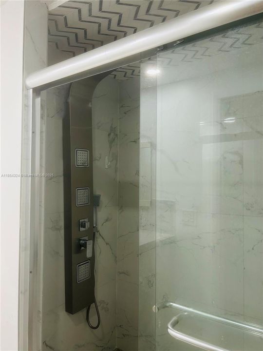 For Sale: $320,000 (3 beds, 2 baths, 1859 Square Feet)