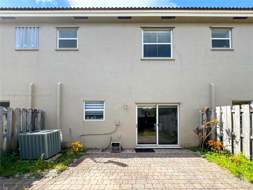 For Sale: $429,900 (3 beds, 2 baths, 1463 Square Feet)