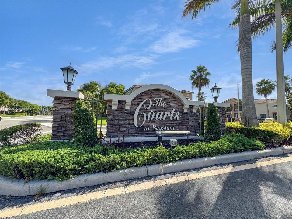 Active With Contract: $339,000 (3 beds, 2 baths, 1264 Square Feet)