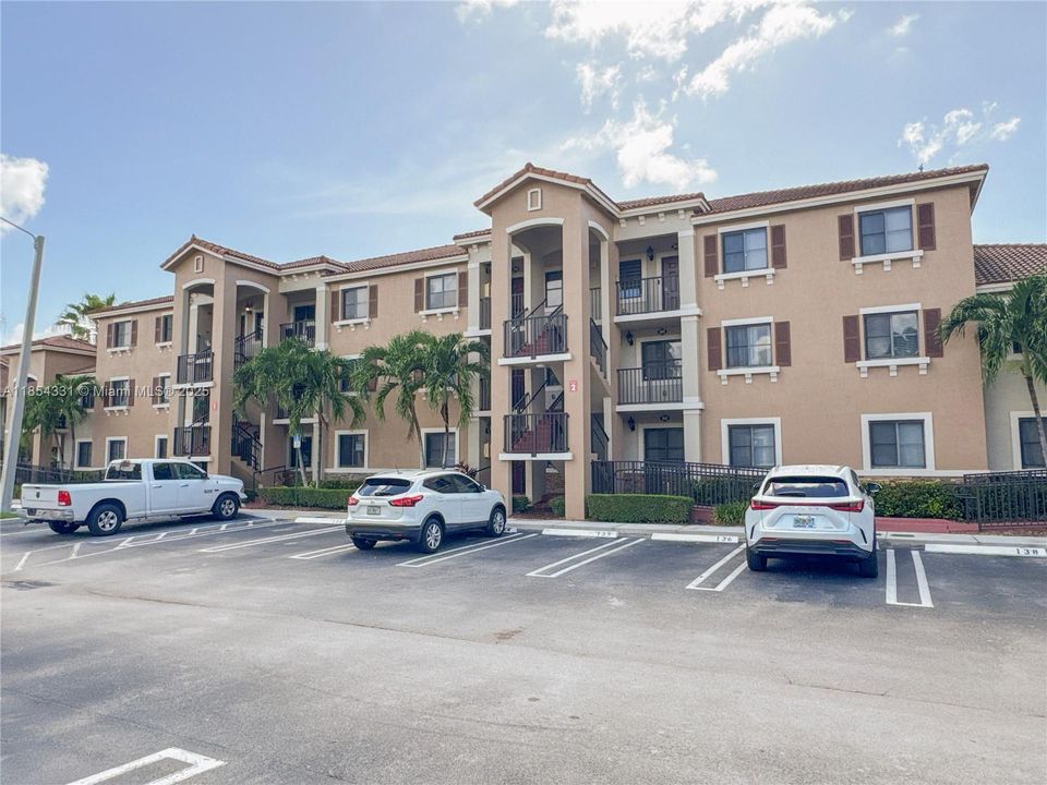 Active With Contract: $339,000 (3 beds, 2 baths, 1264 Square Feet)