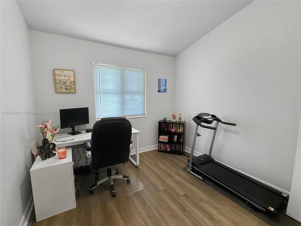 Active With Contract: $339,000 (3 beds, 2 baths, 1264 Square Feet)