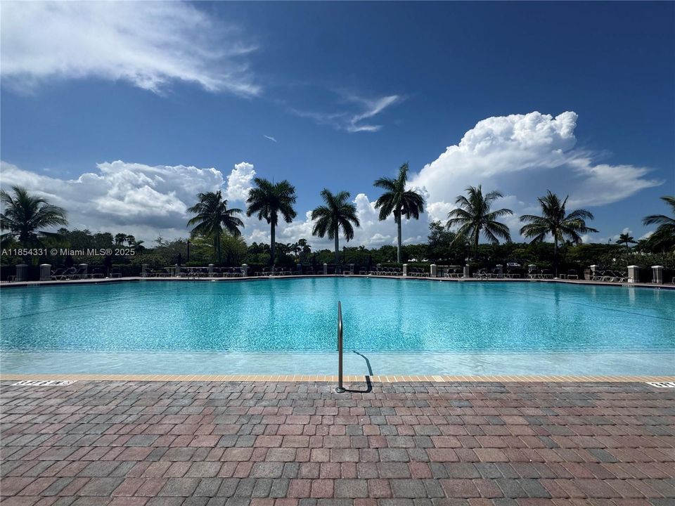 Active With Contract: $339,000 (3 beds, 2 baths, 1264 Square Feet)