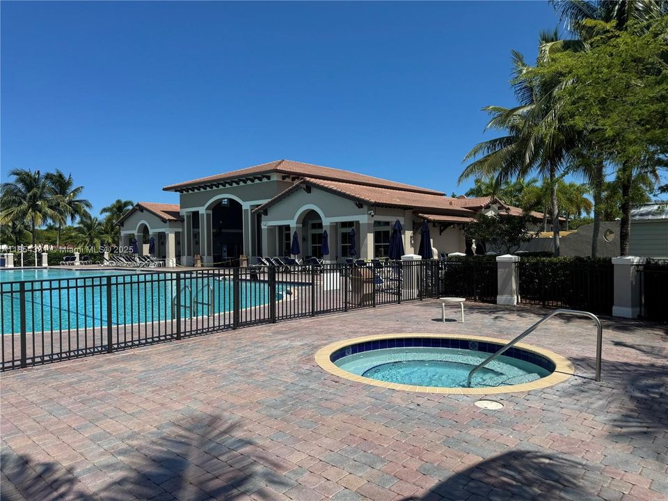 Active With Contract: $339,000 (3 beds, 2 baths, 1264 Square Feet)