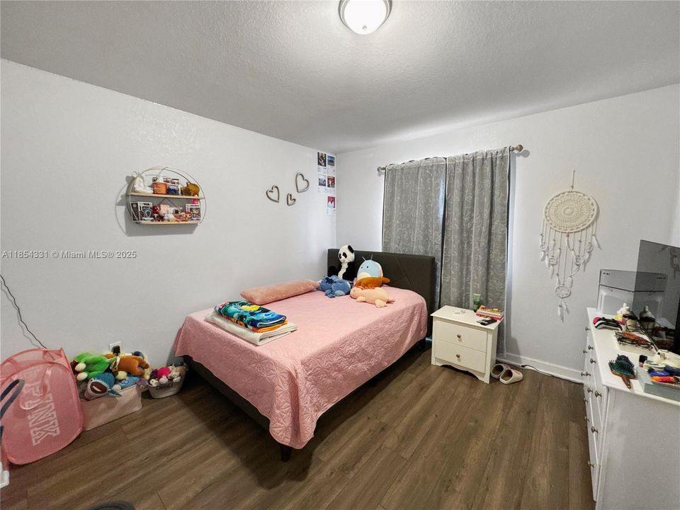 Active With Contract: $339,000 (3 beds, 2 baths, 1264 Square Feet)