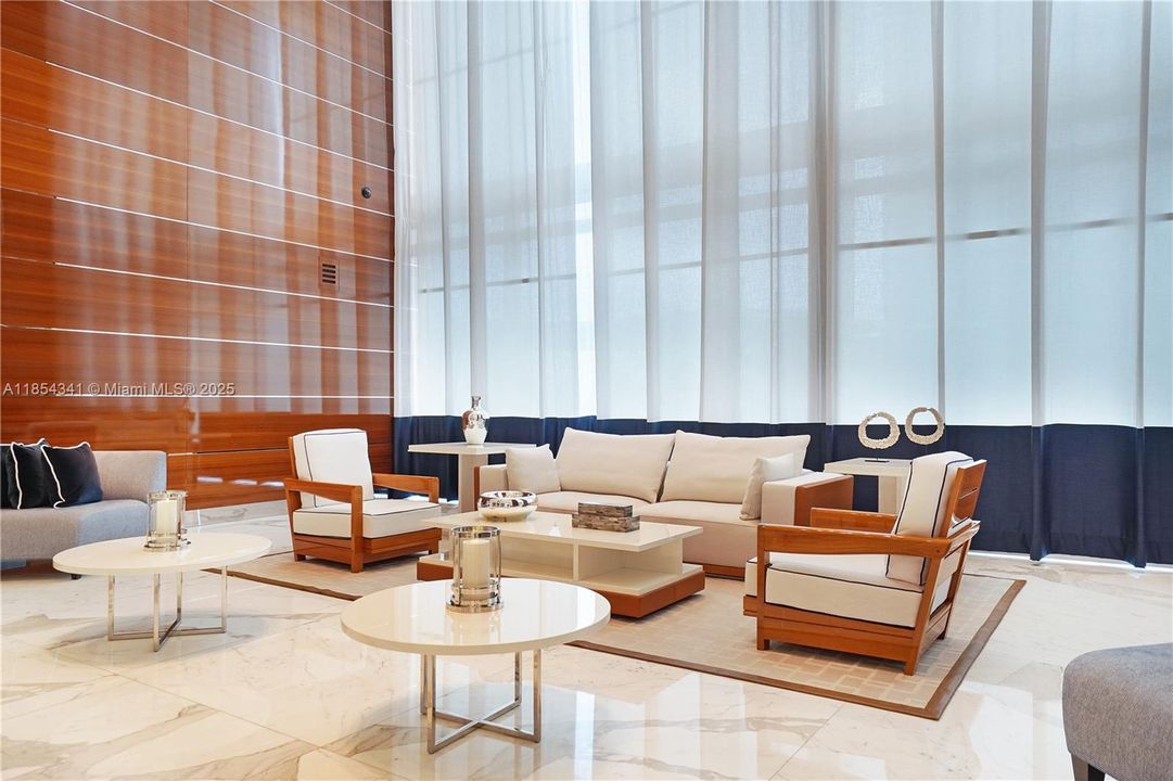 最近售出: $3,650,000 (3 贝兹, 4 浴室, 2703 平方英尺)