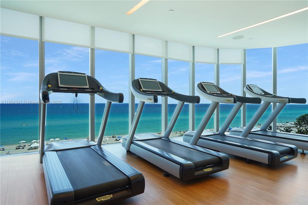 最近售出: $3,650,000 (3 贝兹, 4 浴室, 2703 平方英尺)