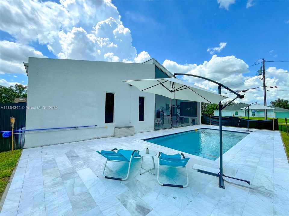 En Venta: $425,000 (3 camas, 2 baños, 1680 Pies cuadrados)