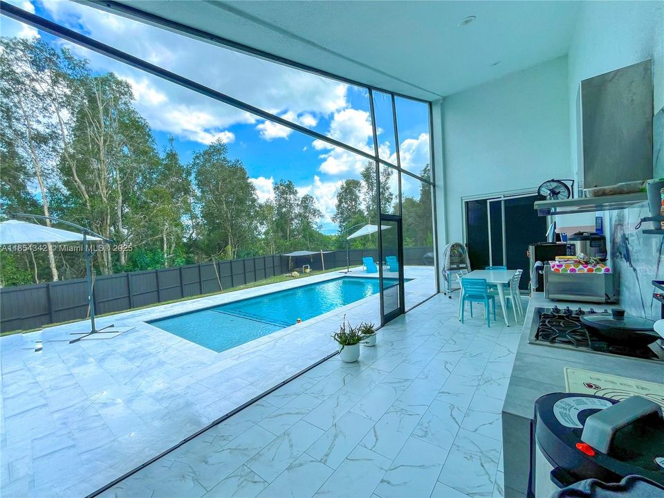 Covered & Screened Outdoor Kitchen & Dining