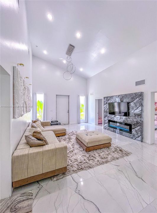 En Venta: $425,000 (3 camas, 2 baños, 1680 Pies cuadrados)