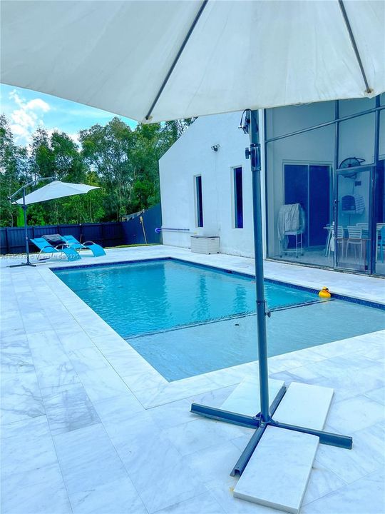 En Venta: $425,000 (3 camas, 2 baños, 1680 Pies cuadrados)